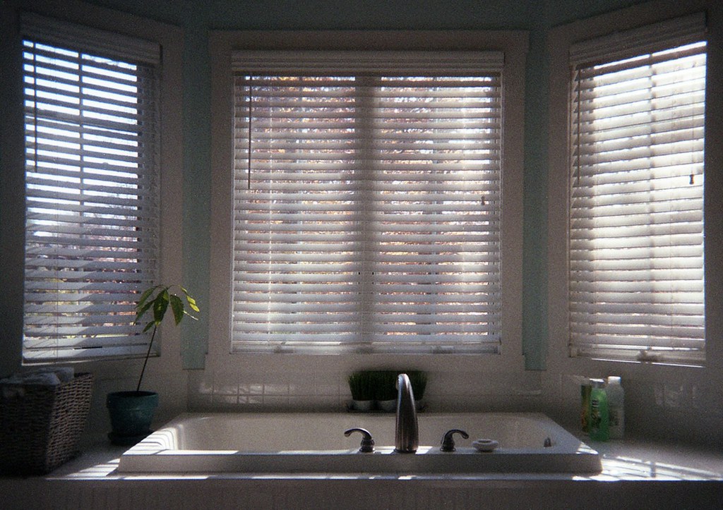 How To Choose Bathroom Window Coverings